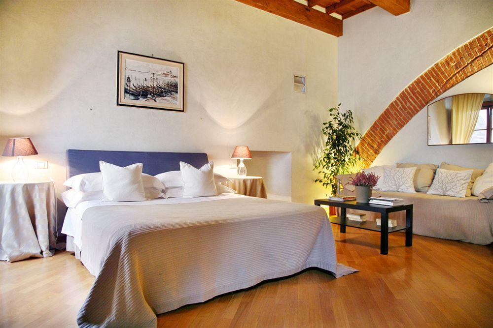 Capri Moon Guest House ฟลอเรนซ์ ภายนอก รูปภาพ